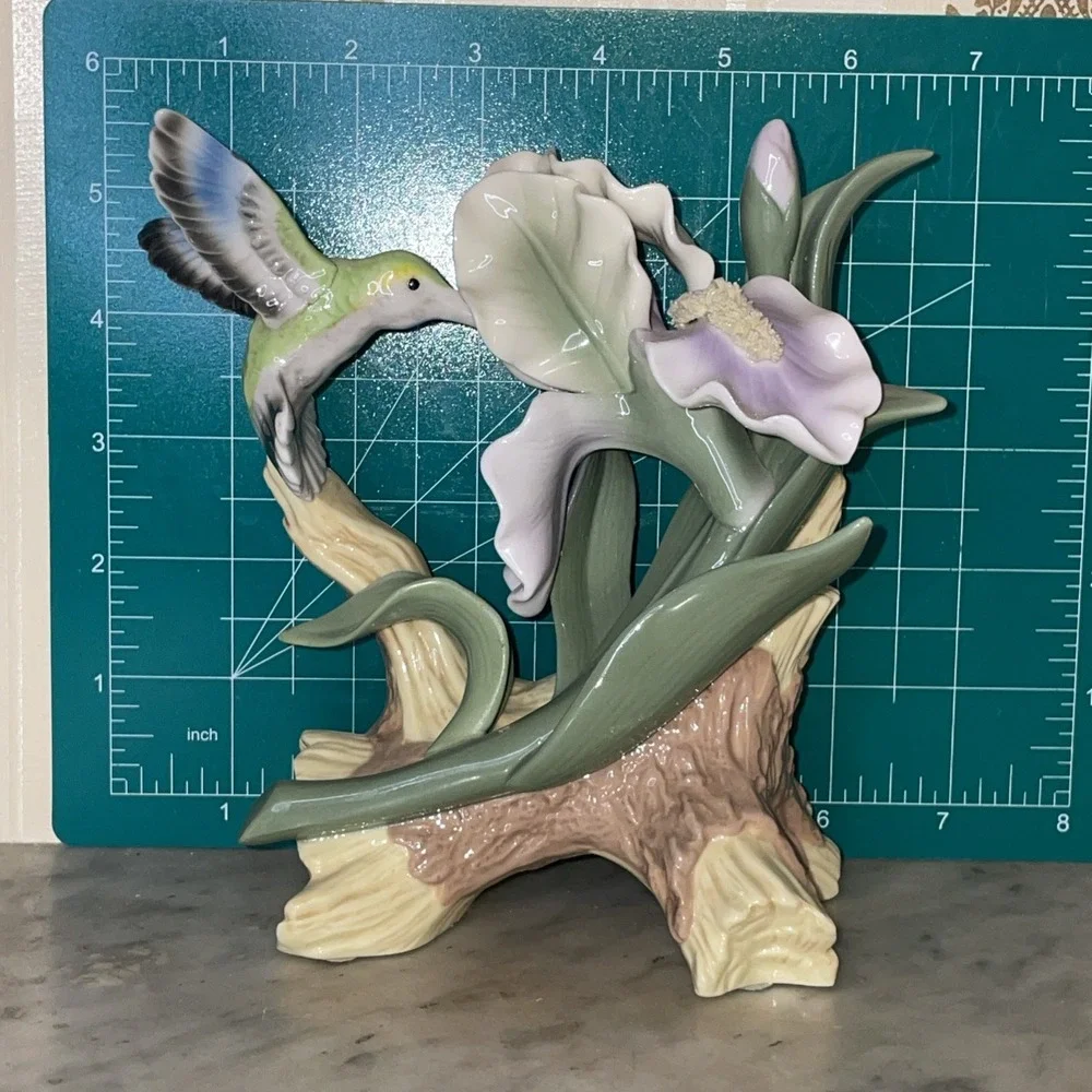 VTG Beautiful Hand Painted Purple Porcelain Iris & Green Hummingbird‎ Figurine